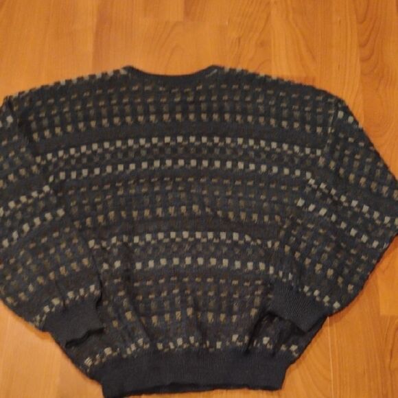 Farah Black and Gold Knit Sweater - Picture 5 of 6